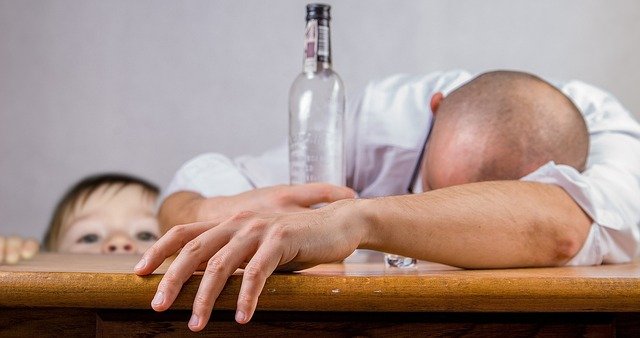 alcoholic-1939418_640.jpg